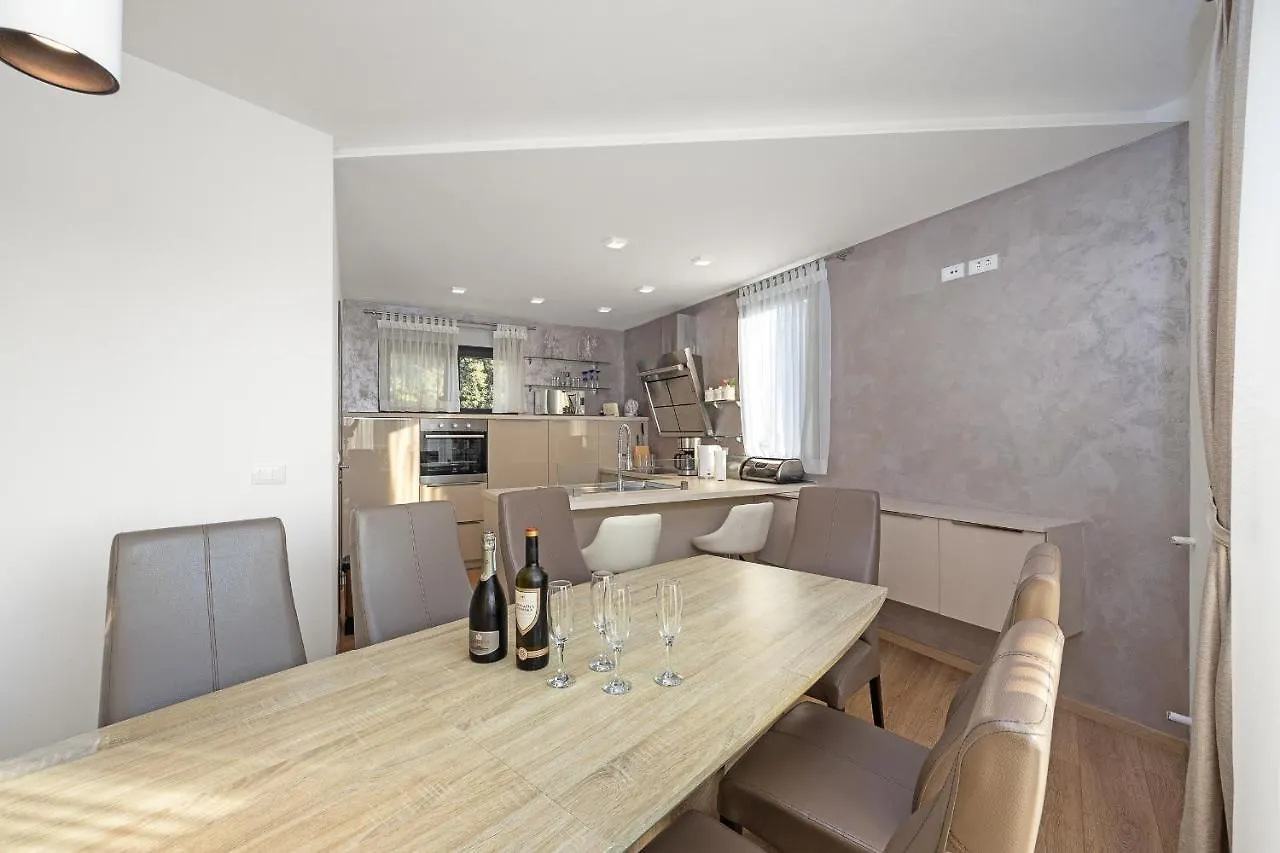 Villa Bellavista 普耶斯察纳乌瓦拉